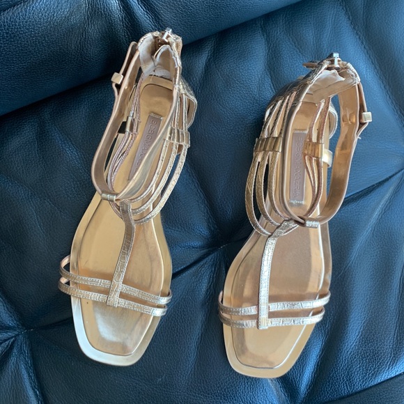 BRAND NEW BCBG MAXAZRIA Summer Flat Sandals Women Size 6.5 - Picture 2 of 4